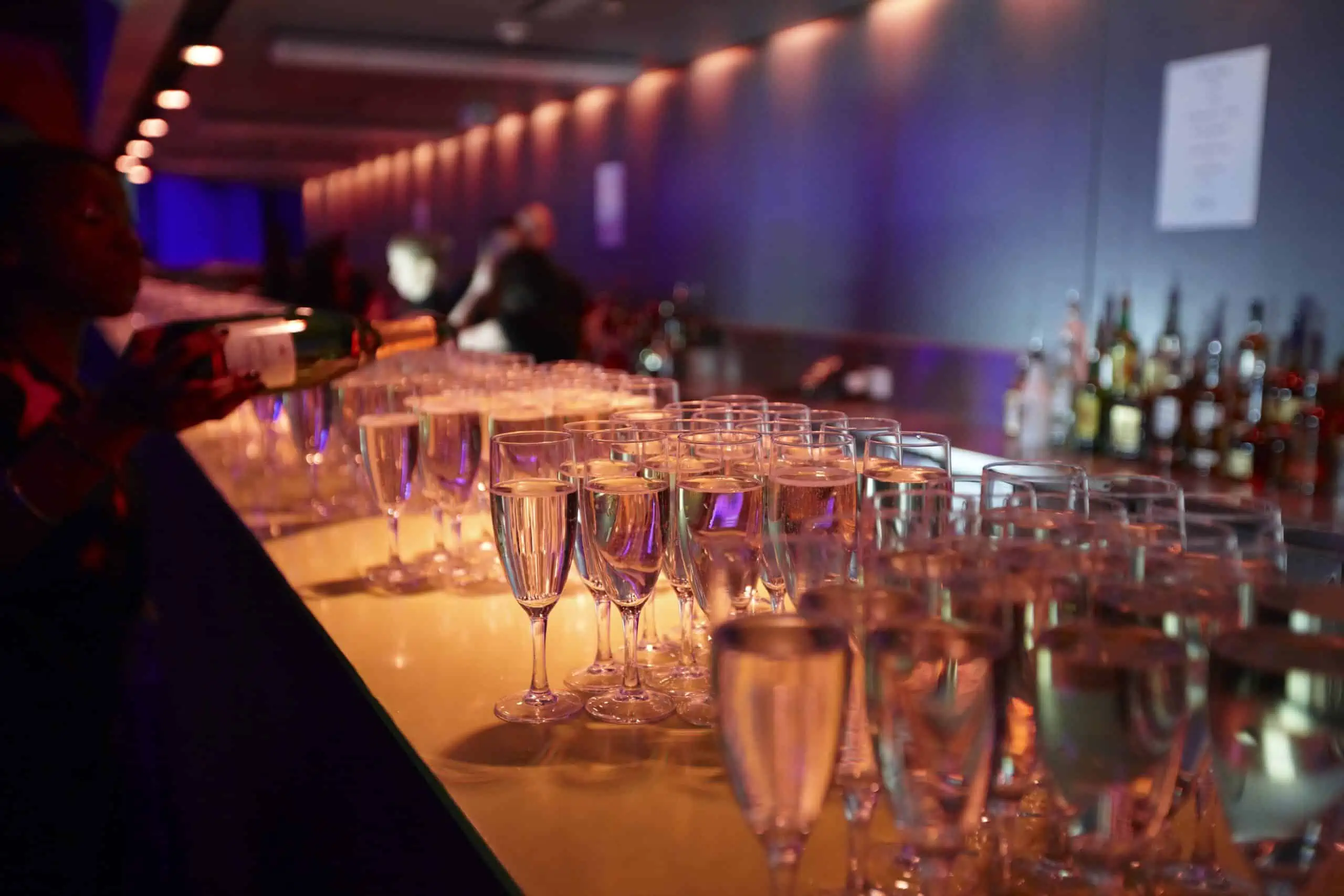 Drinks-reception-for-large-event-scaled